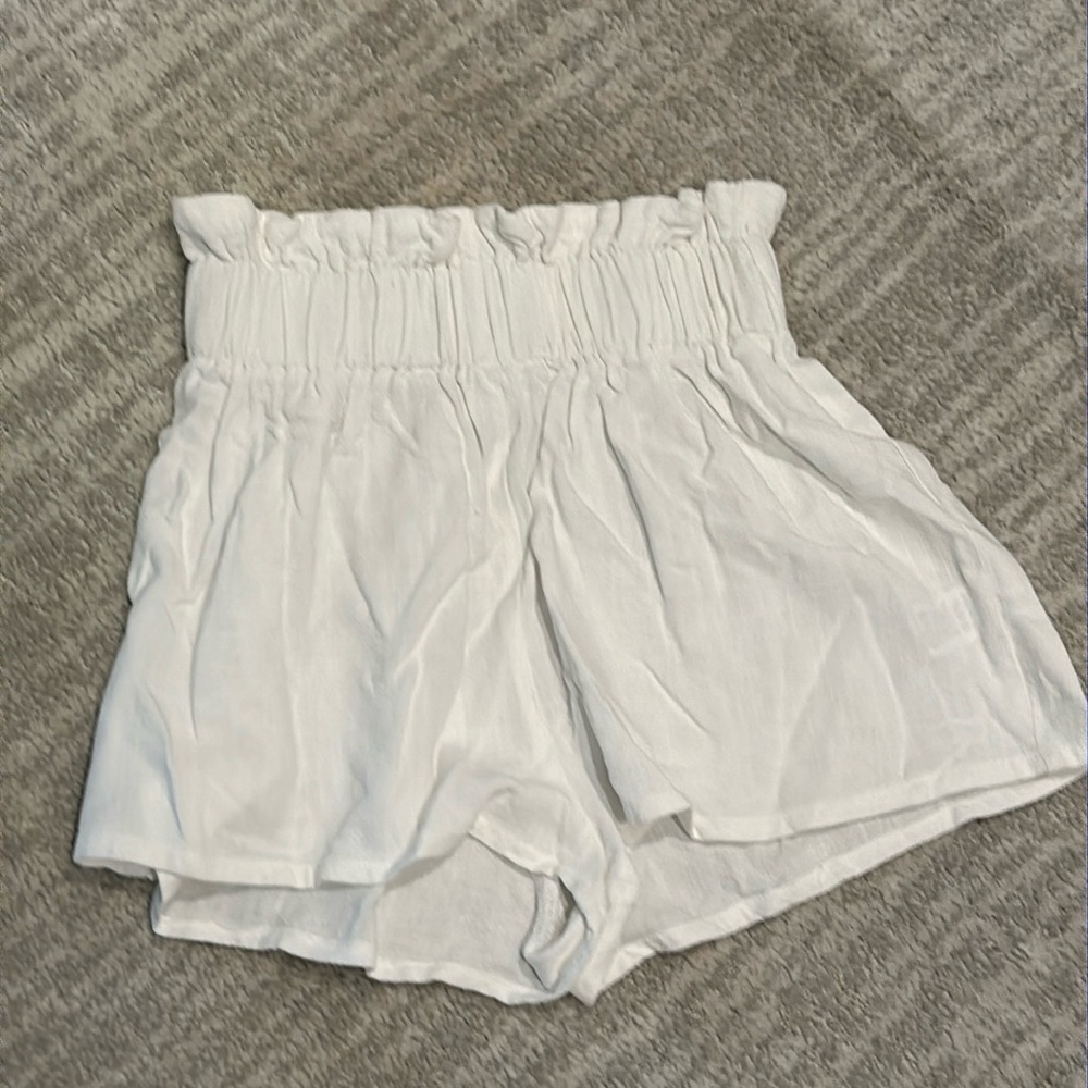 Skylar + Madison white shorts, size small
